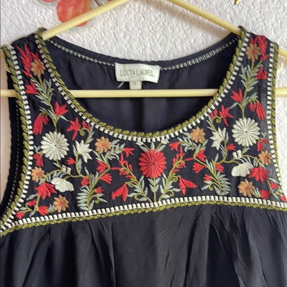 Lucy & Laurel Black Sleeveless Embellished Tank Top - Picture 3 of 5